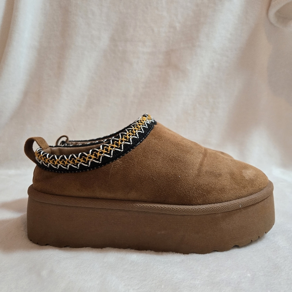 Mudd Platform Stormy Clogs Size 6.5